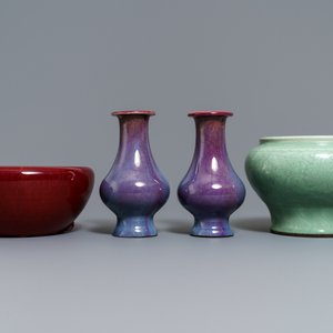 A pair of Chinese flambé-glazed vases, a celadon jardinière and a sang-de-boeuf censer, 19/20th C. — 照片 2