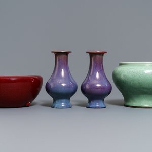 A pair of Chinese flambé-glazed vases, a celadon jardinière and a sang-de-boeuf censer, 19/20th C. — 照片 3