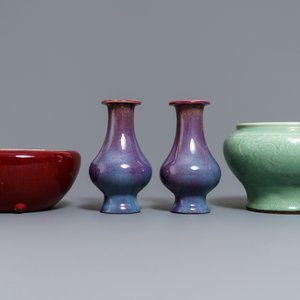 A pair of Chinese flambé-glazed vases, a celadon jardinière and a sang-de-boeuf censer, 19/20th C. — 照片 5
