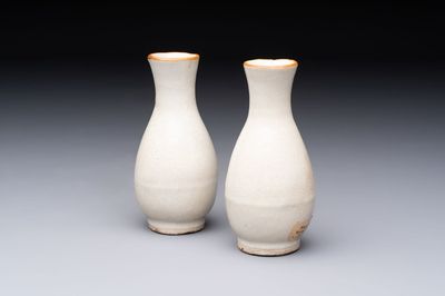 A pair of Chinese ge-type bottle vases, 19th C.