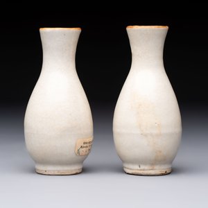 A pair of Chinese ge-type bottle vases, 19th C. — photo 3