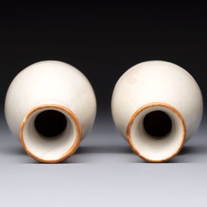A pair of Chinese ge-type bottle vases, 19th C. — photo 6