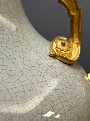 A pair of Chinese ge-type vases with gilt bronze mounts, 19th C. — photo 6