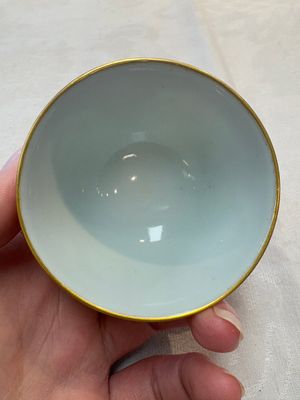 A pair of Chinese gilt-and blue-enamelled 'shou 壽' cups, Daoguang mark and possibly of the period — photo 5