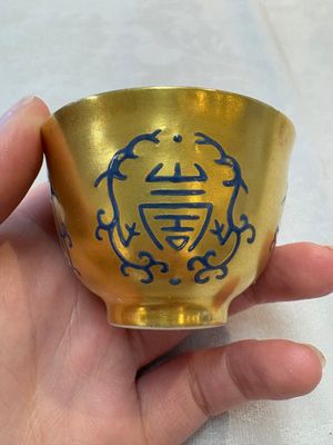 A pair of Chinese gilt-and blue-enamelled 'shou 壽' cups, Daoguang mark and possibly of the period — photo 7