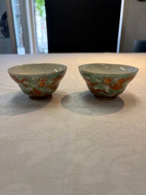 A pair of Chinese gilt and iron-red decorated 'dragons on waves' bowls, Jiaqing mark, 19th C. — photo 1
