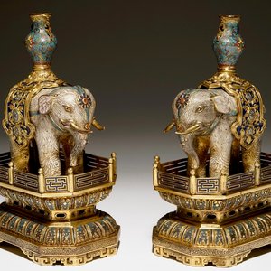 A pair of Chinese gilt bronze and cloisonne elephants on stands, 19th C. — photo 1