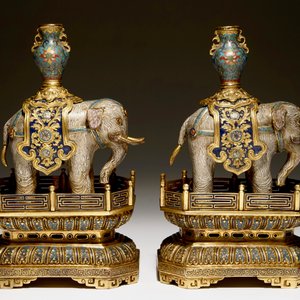 A pair of Chinese gilt bronze and cloisonne elephants on stands, 19th C. — photo 2