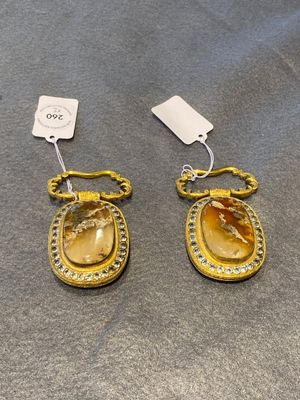 A pair of Chinese gilt-bronze belt ornaments with moss agate, Qianlong — 照片 1