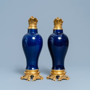 A pair of Chinese gilt bronze ewer-mounted monochrome blue vases, 18/19th C. — photo 6