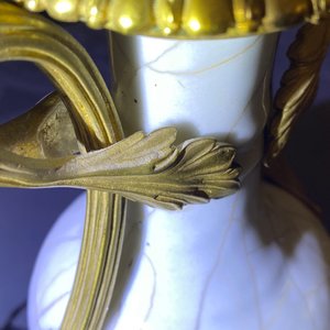 A pair of Chinese gilt bronze-mounted crackle-glazed vases, 18th C. — photo 18