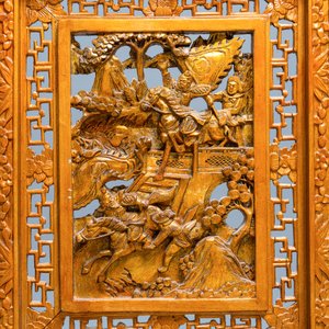 A pair of Chinese gilt carved wood screens for the Straits or Peranakan market, 19th C. — 照片 10
