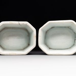 A pair of Chinese gilt-decorated blue and white salts, Qianlong — photo 7