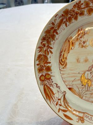 A pair of Chinese gilt-decorated iron-red 'Baptism' dishes, Yongzheng — photo 14