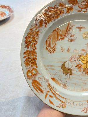 A pair of Chinese gilt-decorated iron-red 'Baptism' dishes, Yongzheng — photo 6
