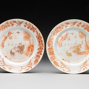 A pair of Chinese gilt-decorated iron-red 'Baptism' dishes, Yongzheng — photo 1