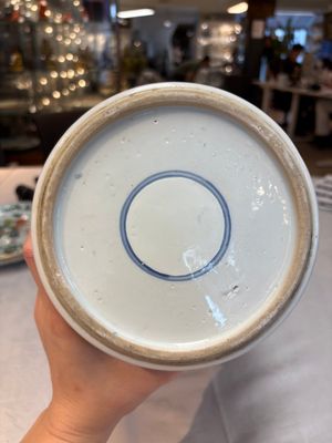 A pair of Chinese gilt-decorated powder-blue 'yenyen' vases, Kangxi — foto 7