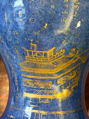 A pair of Chinese gilt-decorated powder-blue 'yenyen' vases with gilt bronze mounts, Kangxi — photo 11