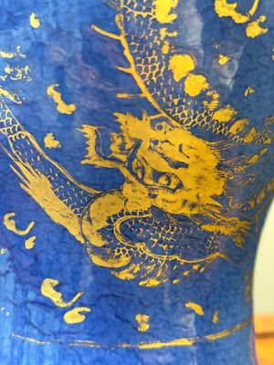 A pair of Chinese gilt-decorated powder-blue 'yenyen' vases with gilt bronze mounts, Kangxi — photo 23