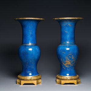 A pair of Chinese gilt-decorated powder-blue 'yenyen' vases with gilt bronze mounts, Kangxi — photo 3