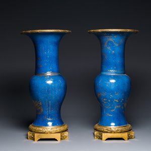 A pair of Chinese gilt-decorated powder-blue 'yenyen' vases with gilt bronze mounts, Kangxi — photo 4