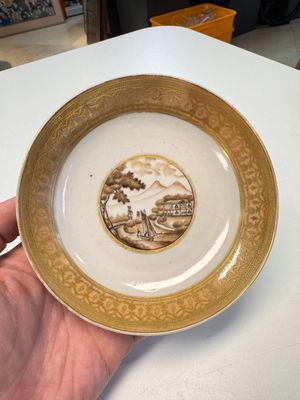 A pair of Chinese gilt-decorated sepia 'Riverscape' cups and saucers, Jiaqing — photo 1
