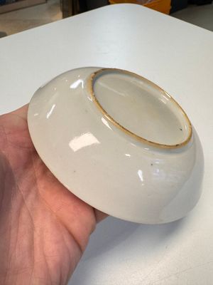 A pair of Chinese gilt-decorated sepia 'Riverscape' cups and saucers, Jiaqing — photo 14