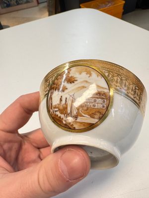 A pair of Chinese gilt-decorated sepia 'Riverscape' cups and saucers, Jiaqing — photo 16