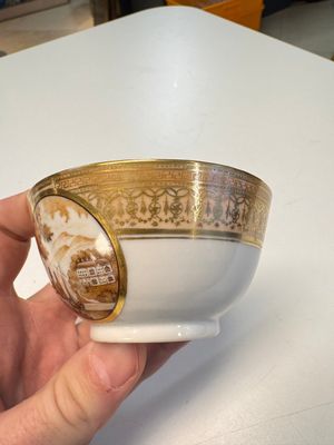 A pair of Chinese gilt-decorated sepia 'Riverscape' cups and saucers, Jiaqing — photo 17
