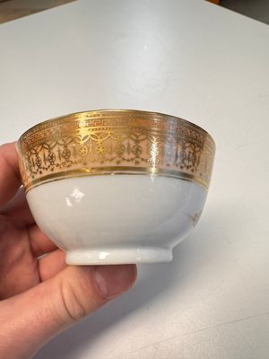 A pair of Chinese gilt-decorated sepia 'Riverscape' cups and saucers, Jiaqing — photo 18