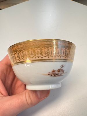 A pair of Chinese gilt-decorated sepia 'Riverscape' cups and saucers, Jiaqing — photo 19