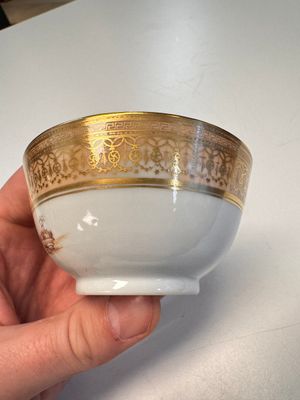 A pair of Chinese gilt-decorated sepia 'Riverscape' cups and saucers, Jiaqing — photo 20