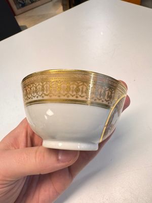 A pair of Chinese gilt-decorated sepia 'Riverscape' cups and saucers, Jiaqing — photo 21