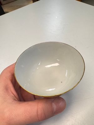 A pair of Chinese gilt-decorated sepia 'Riverscape' cups and saucers, Jiaqing — photo 23