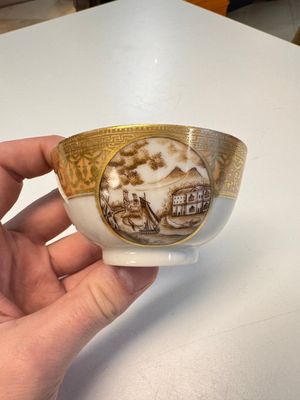 A pair of Chinese gilt-decorated sepia 'Riverscape' cups and saucers, Jiaqing — photo 25