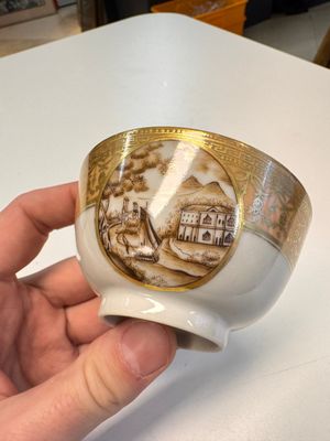 A pair of Chinese gilt-decorated sepia 'Riverscape' cups and saucers, Jiaqing — photo 26
