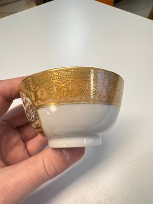 A pair of Chinese gilt-decorated sepia 'Riverscape' cups and saucers, Jiaqing — photo 27