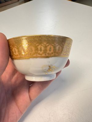 A pair of Chinese gilt-decorated sepia 'Riverscape' cups and saucers, Jiaqing — photo 29