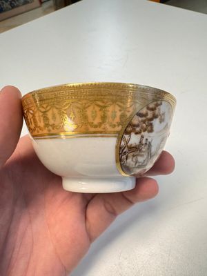 A pair of Chinese gilt-decorated sepia 'Riverscape' cups and saucers, Jiaqing — photo 32
