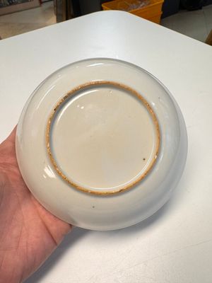 A pair of Chinese gilt-decorated sepia 'Riverscape' cups and saucers, Jiaqing — photo 10