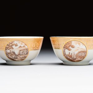 A pair of Chinese gilt-decorated sepia 'Riverscape' cups and saucers, Jiaqing — photo 4