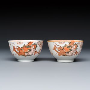 A pair of Chinese gilt-, grisaille- and iron-red-decorated 'Dragon' tea bowls and saucers — photo 4