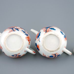 A pair of Chinese gilt Imari-style teapots and covers, Kangxi — photo 6