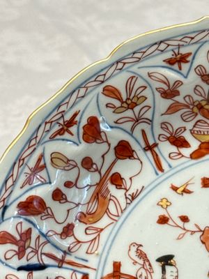 A pair of Chinese gilt iron-red-decorated 'Falconry' plates — photo 23