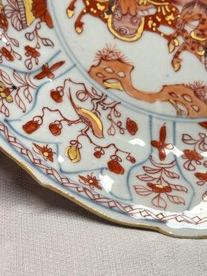 A pair of Chinese gilt iron-red-decorated 'Falconry' plates — photo 3