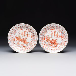 A pair of Chinese gilt iron-red-decorated 'Falconry' plates — photo 1