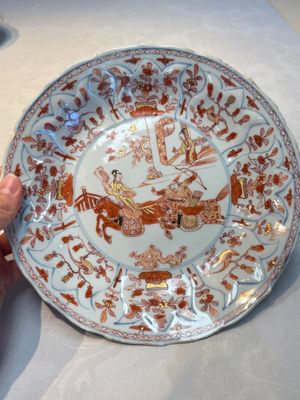 A pair of Chinese gilt iron-red-decorated 'Falconry' plates, Kangxi — foto 13