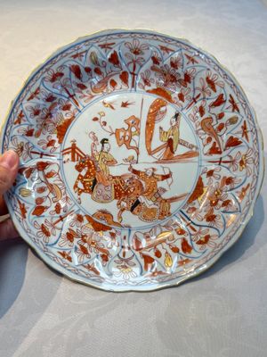 A pair of Chinese gilt iron-red-decorated 'Falconry' plates, Kangxi — foto 2