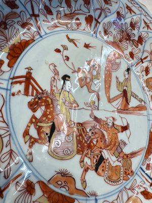 A pair of Chinese gilt iron-red-decorated 'Falconry' plates, Kangxi — foto 7