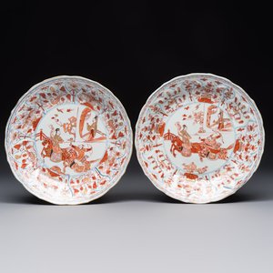 A pair of Chinese gilt iron-red-decorated 'Falconry' plates, Kangxi — foto 1